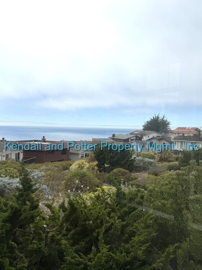 Building Photo - Charming 3-Bedroom Beach House with Ocean ...