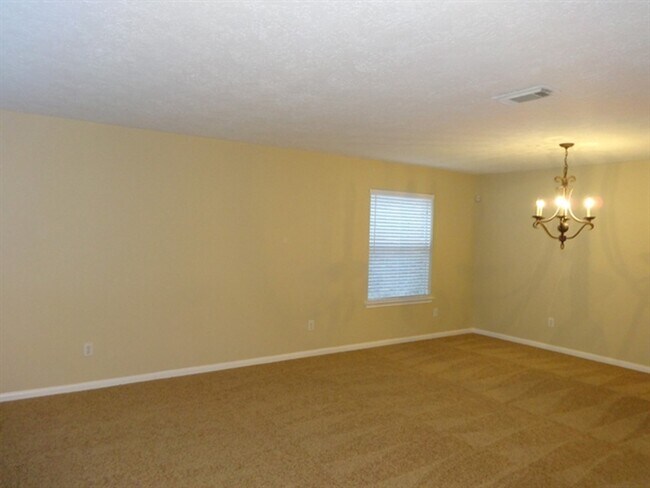 Building Photo - 9031 Ferndale View Dr