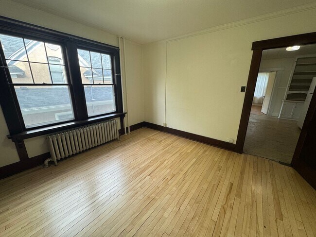 Foto del edificio - 616 S Grand Ave