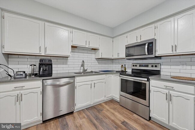 Foto del edificio - 250 Valley Stream Ln