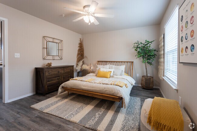 1BR, 1BA - 698 SF - Apex Villas