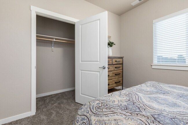 Building Photo - Wilson Creek Townhomes - $500 off with 6-months of free covered parking for move-ins by the end o...