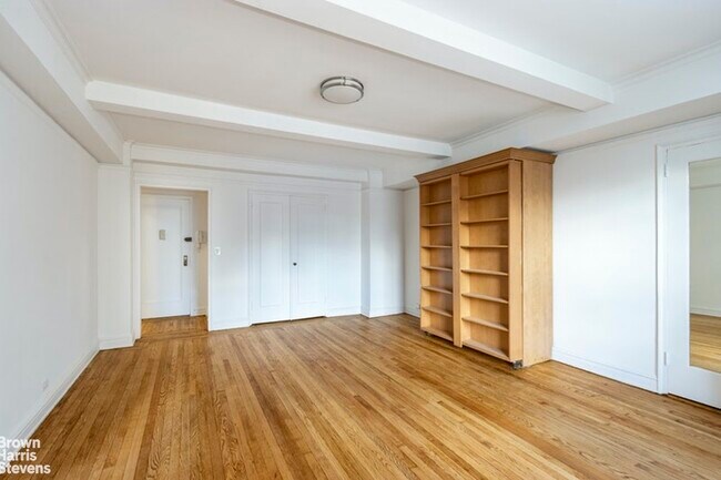 Building Photo - Chelsea Oversized Studio