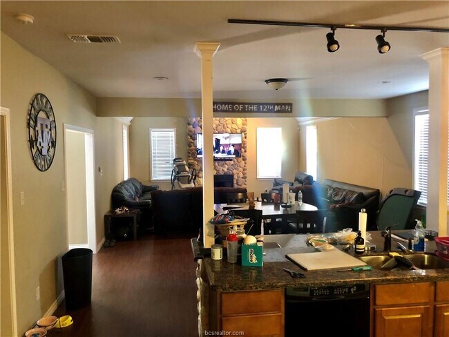 Building Photo - 1204 Milner Dr