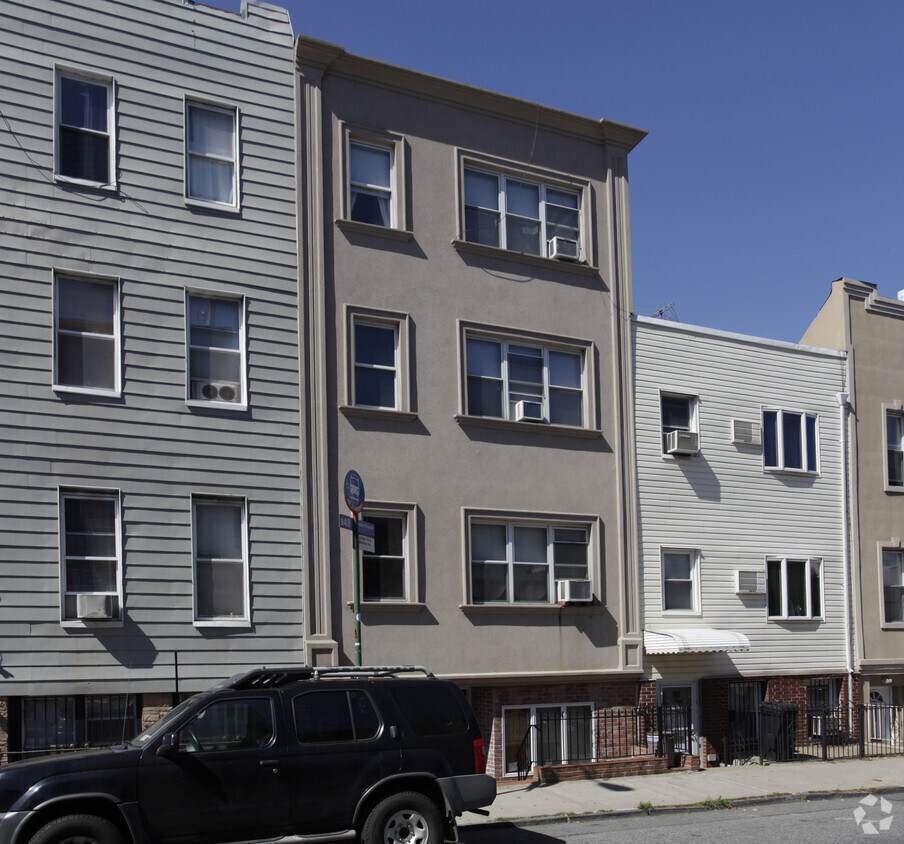 Primary Photo - 609 Lorimer St