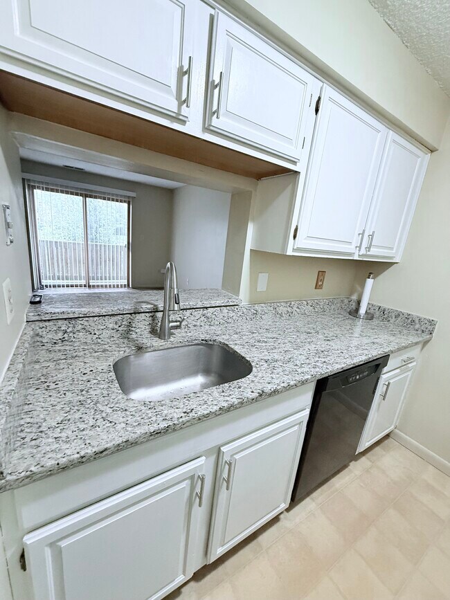 Building Photo - 5002 Ravens Crest Dr