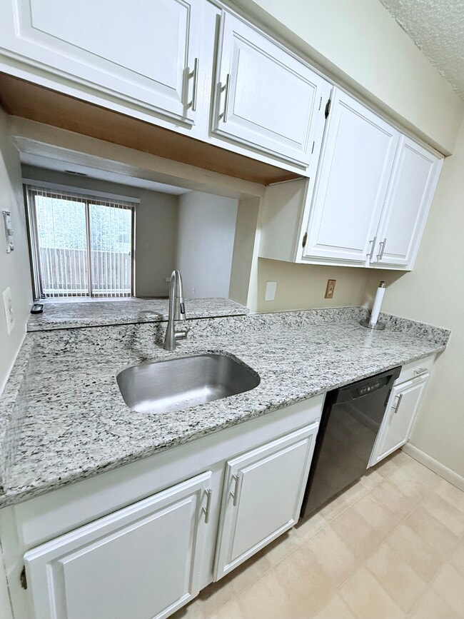 Building Photo - 5002 Ravens Crest Dr