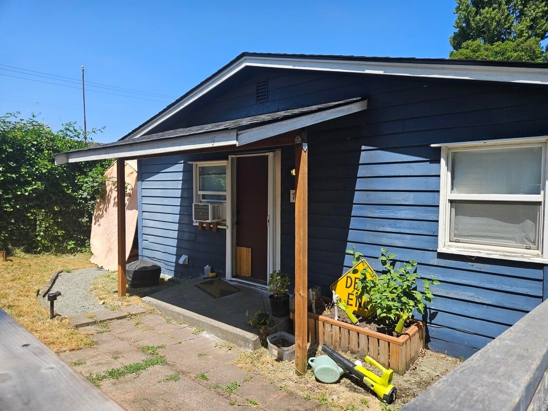 Primary Photo - 708 -710 S Rose Street