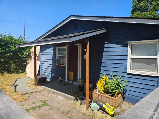 Building Photo - 708 -710 S Rose Street