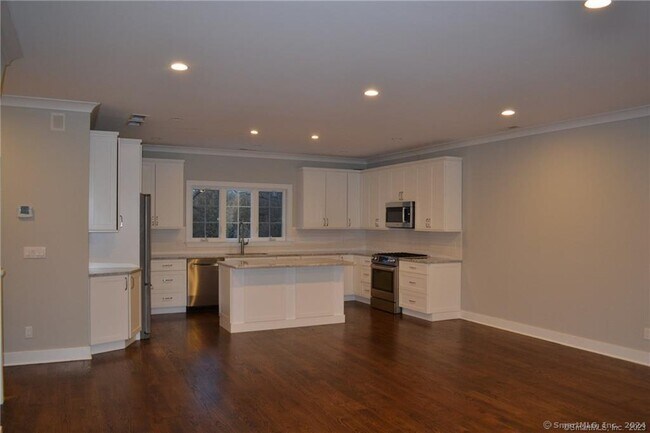 Building Photo - 2160 Kings Hwy