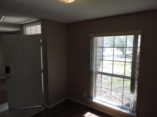 Building Photo - 328 Riverchase Blvd