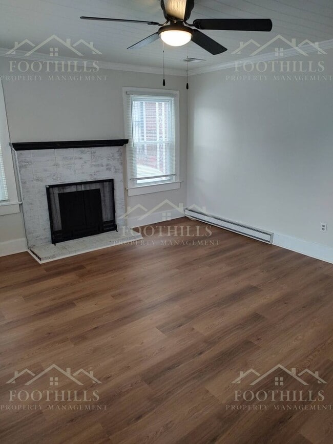 Foto del edificio - 211 Dickens Ave