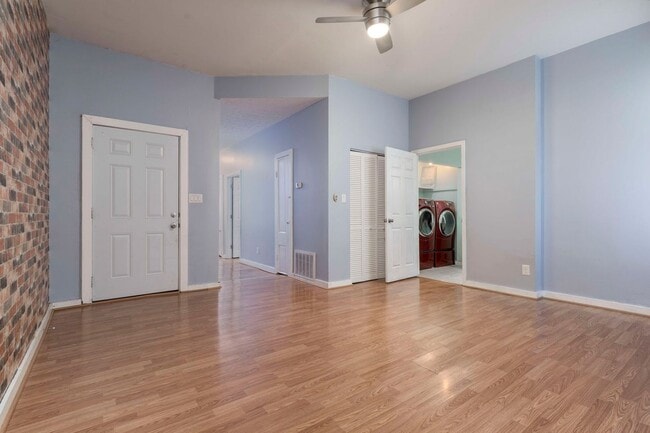 Building Photo - 522 Zane St