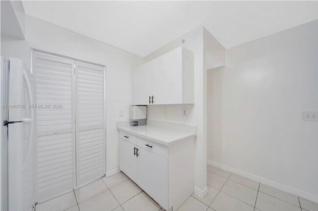 Building Photo - 2620 S University Dr