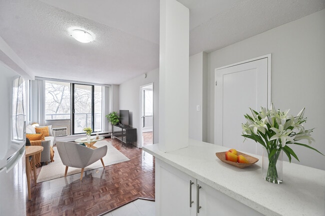 Building Photo - 250 St George St