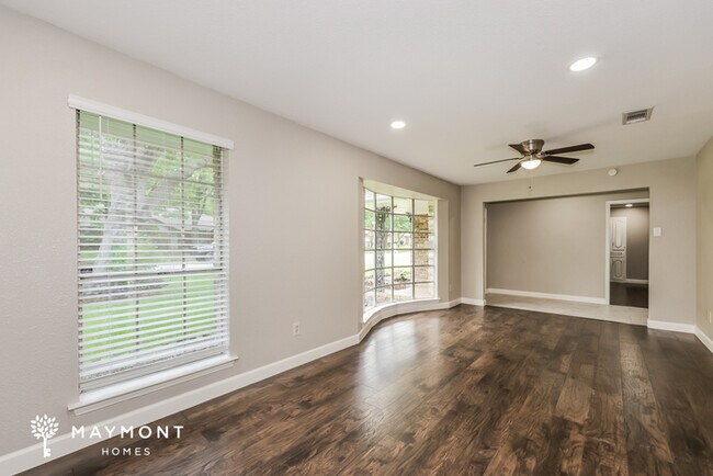 Foto del edificio - 1040 Rosewood Dr
