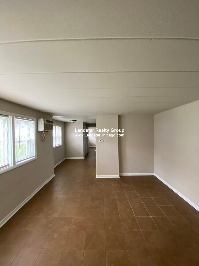 Building Photo - 9620 Ivanhoe Ave