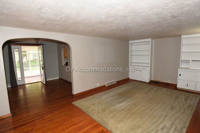 Foto del edificio - 7402 Blue Ridge Blvd.  Raytown MO 64133