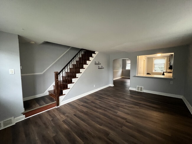 Building Photo - 2219 Dermond Ave
