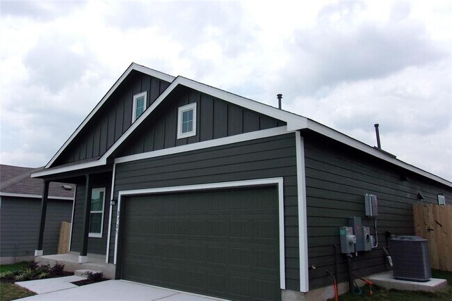Foto del edificio - 2725 Louris Ln