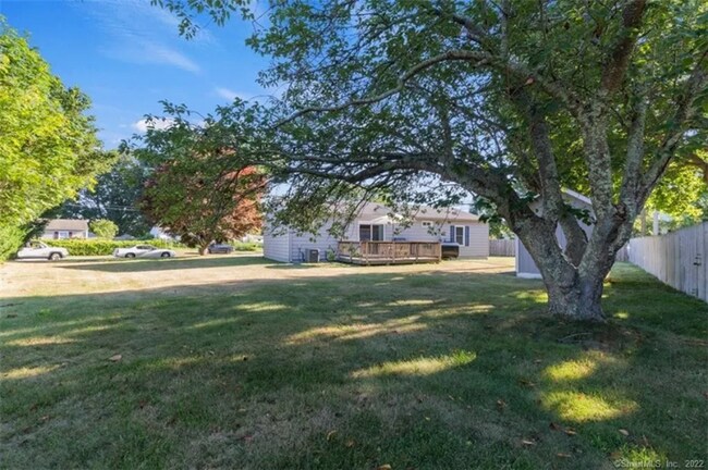 Foto del edificio - 8 Indian Field Rd