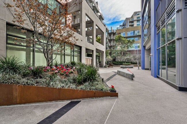 Foto del edificio - Modern East Village 1-Bedroom at Icon! Sma...