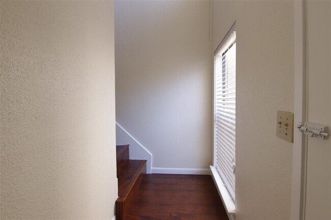 Building Photo - 2277 S Kirkwood Rd