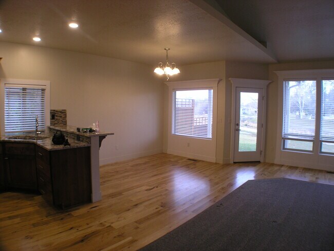 Building Photo - 2576 E Hidden Crk St