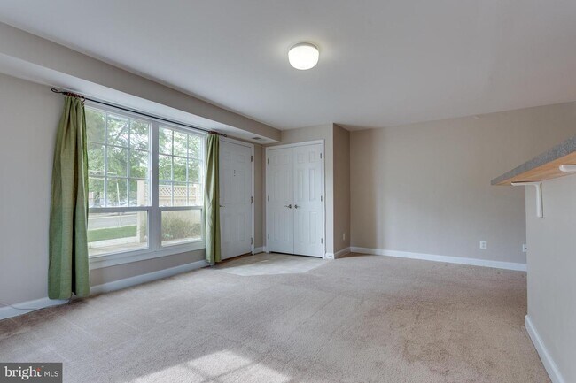 Building Photo - 1381 N Van Dorn St