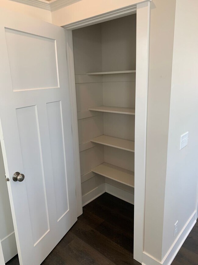 Foto del edificio - New 2 Bedroom 2.5 Bathroom Two Story Corner Unit in Ralston