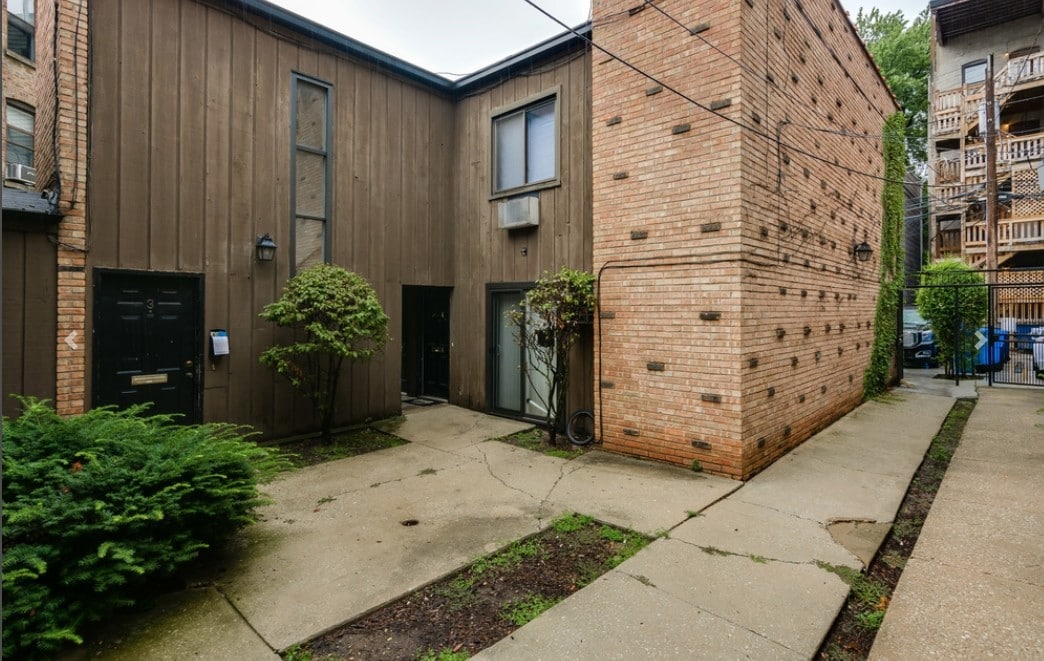 Rear View Photo - 854-856 W Altgeld St