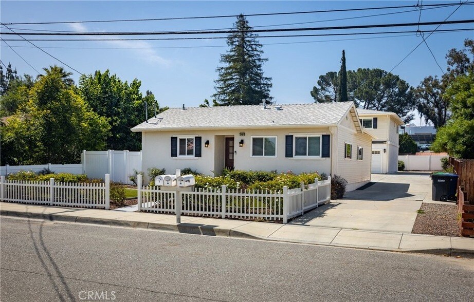 Photo - 25461 Cole St
