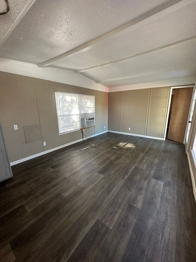 Foto del edificio - 55 Hearn Wy