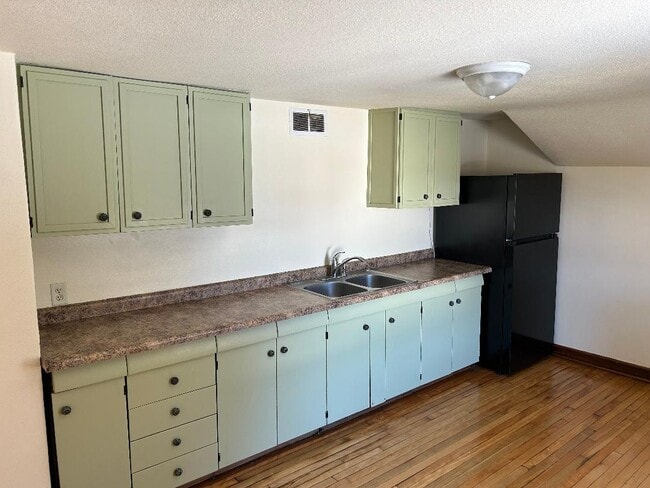 Kitchen - 300 Radtke St