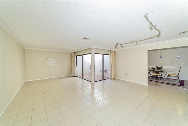 Foto del edificio - 3949 Glen Oaks Manor Dr