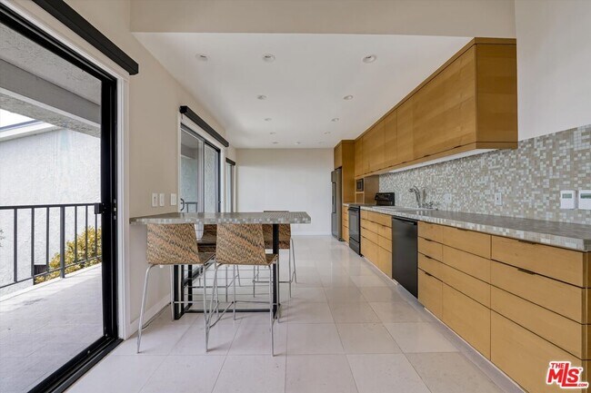 Foto del edificio - 6789 Shearwater Ln