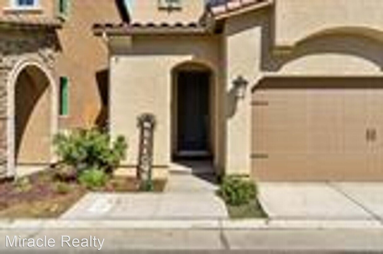 3 br, 2.5 bath House 867 Fir Street W House Rental in Madera, CA