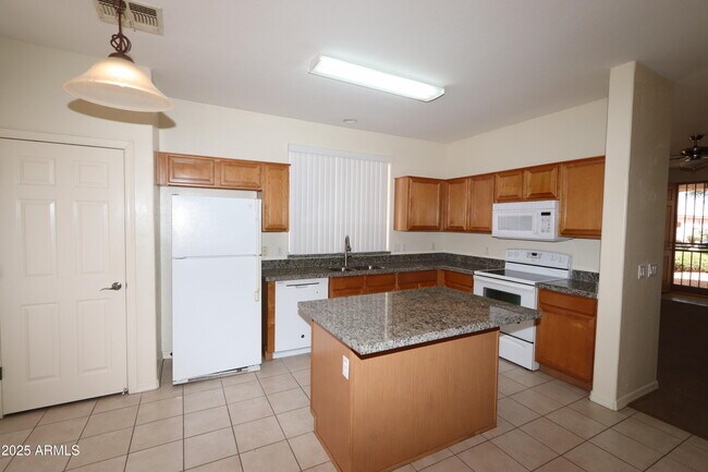 Foto del edificio - 14298 W Verde Ln