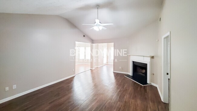 Foto del edificio - 8120 Chapman Terrace