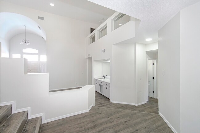 Building Photo - 6529 Jim de Groat Dr
