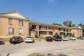 Building Photo - 5055 Ridglea Ln