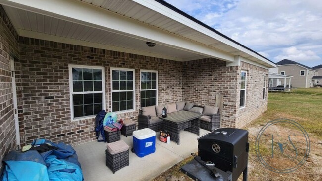 Building Photo - RATE DROP ALERT! (was $2600/month)
