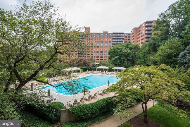 Foto del edificio - 4201 Cathedral Ave NW