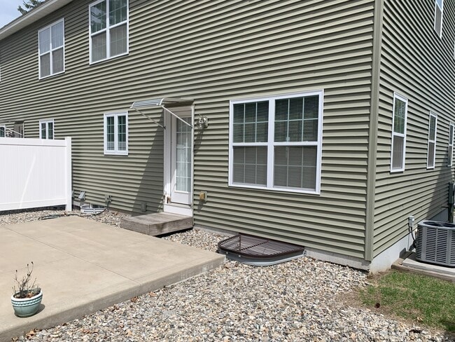 Rear - 41 Dieskau St