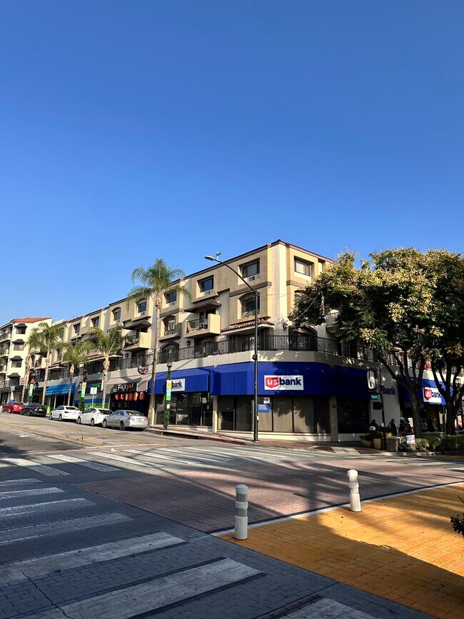Avenida Palm X Carretera San Fernando - Burbank Center Apartments