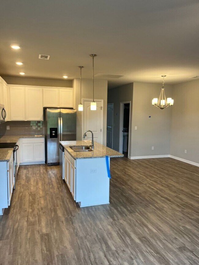 Building Photo - Energy Efficient townhome in Lebanon