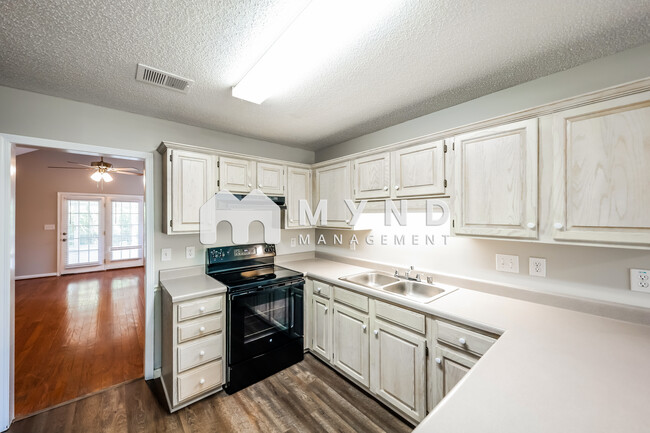 Building Photo - 6031 Russet Meadows Dr