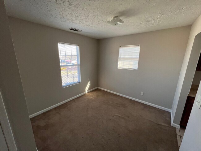 Building Photo - 461 Radnor St