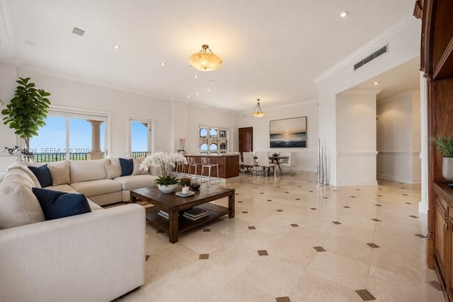 Foto del edificio - 13633 Deering Bay Dr