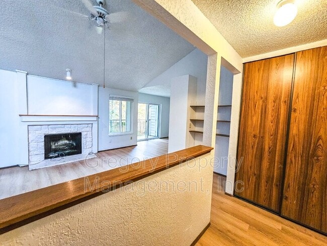 Building Photo - 12621 NE 130th Way